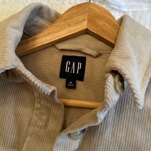 Women’s Gap lightweight corduroy buff colored shacket size M